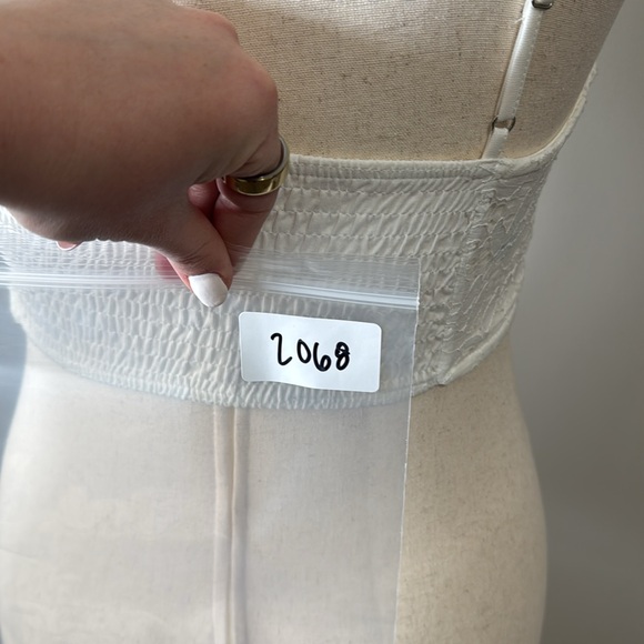 Elegant White Lace Bralette - Picture 4 of 4